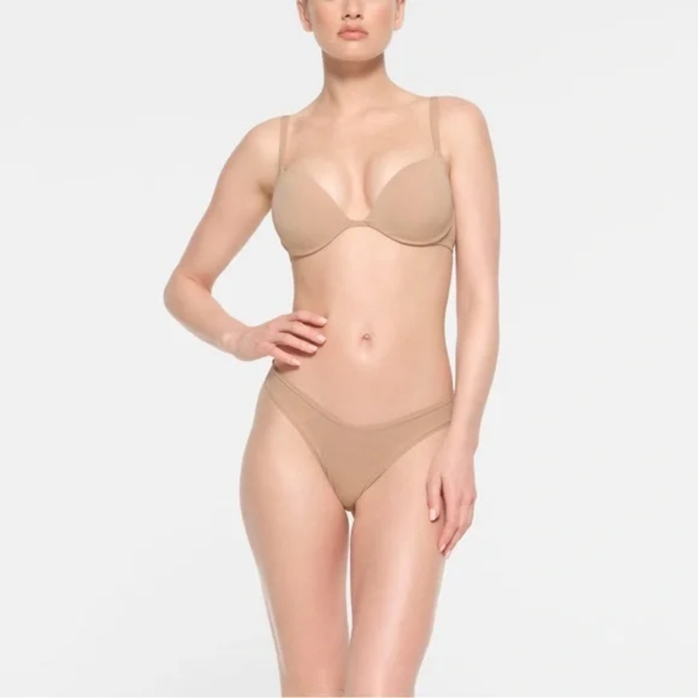 Skims Customized Push-Up Plunge Bra